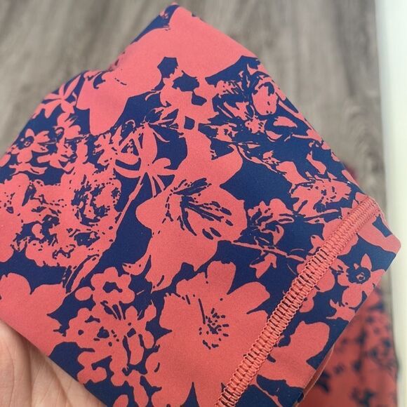 Lululemon size 6 Capris 23” - Picture 4 of 4